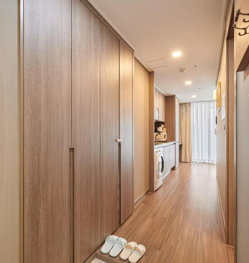 Family Hotel & Arbol Busan Apartment