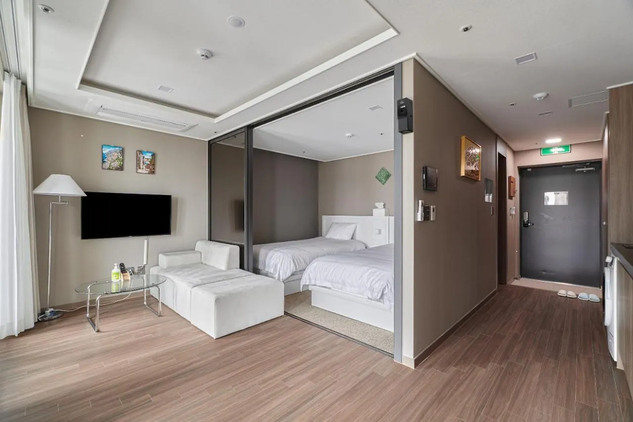 Family Hotel & Arbol Busan Apartment