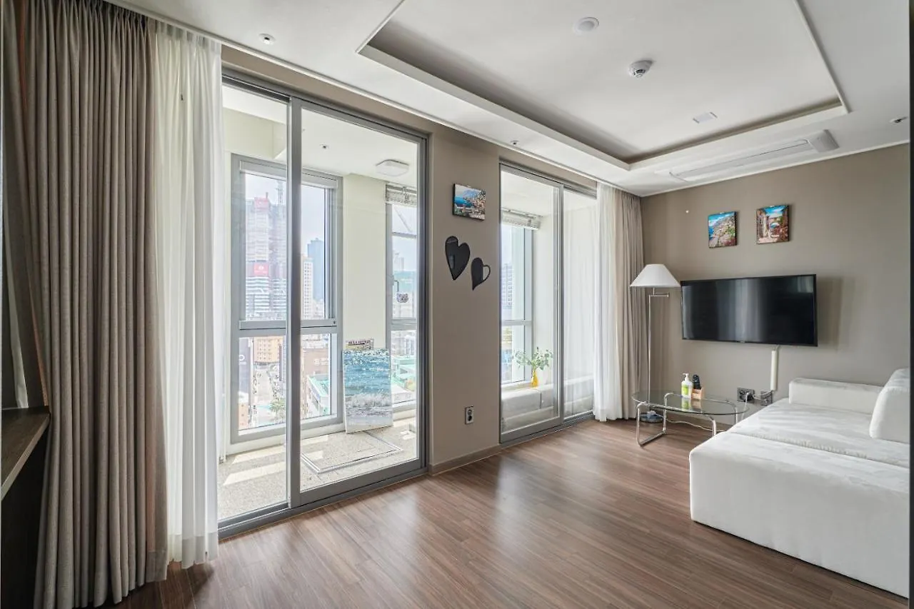 Family Hotel & Arbol Busan Apartment