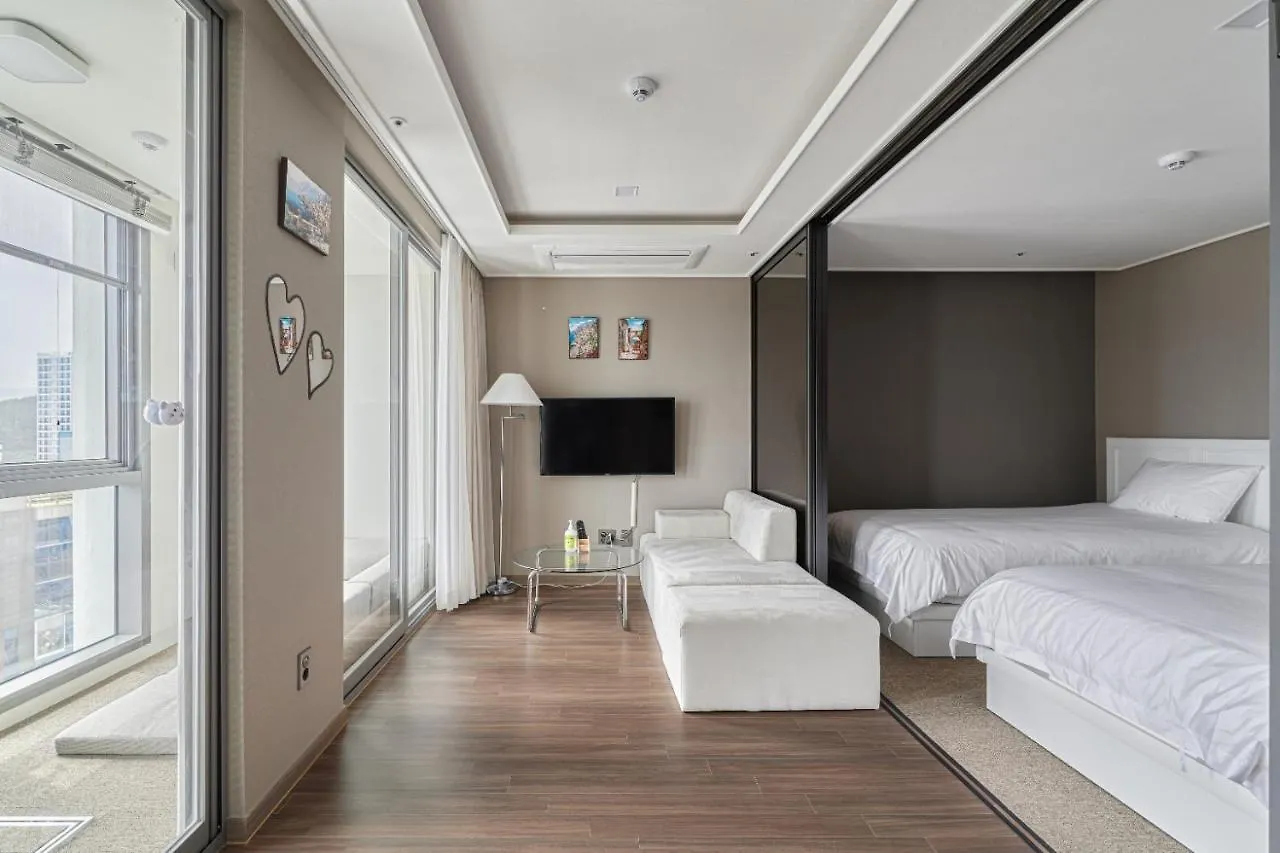 Family Hotel & Arbol Busan Apartment